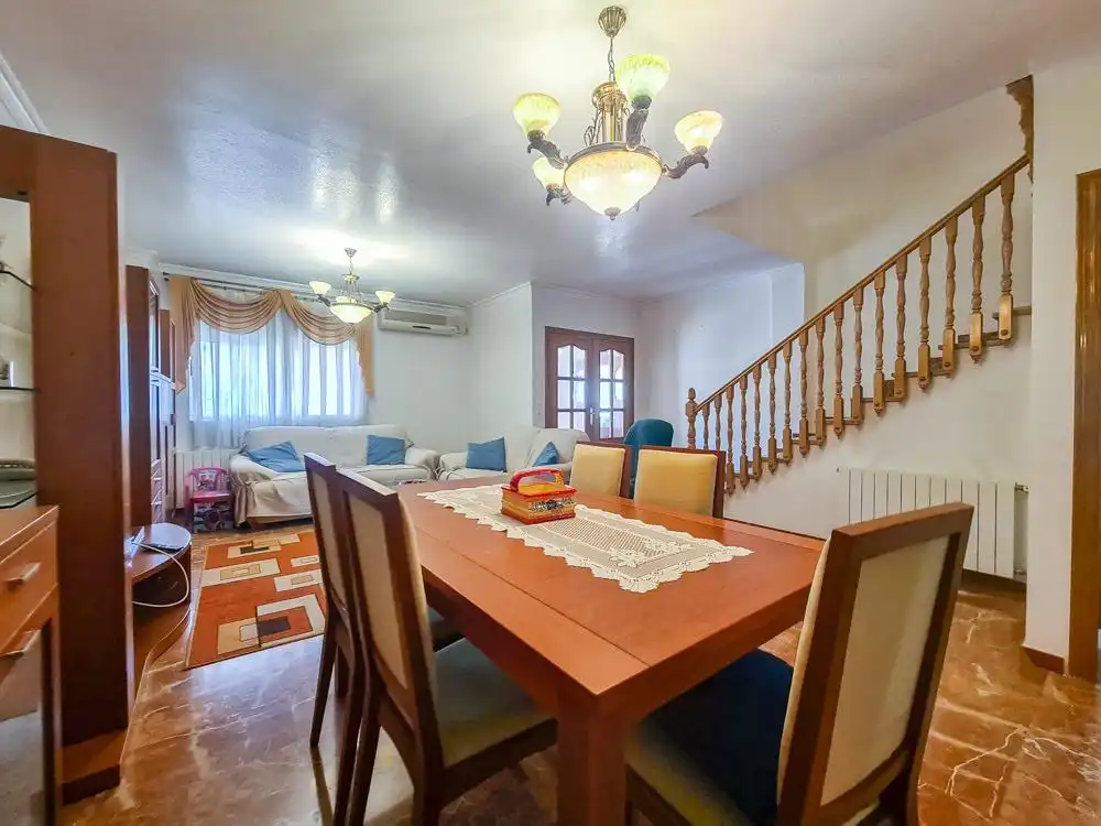 Esszimmer von Einfamilien-Reihenhaus zum Verkauf in Huércal-Overa mit Klimaanlage, Heizung und Terrasse