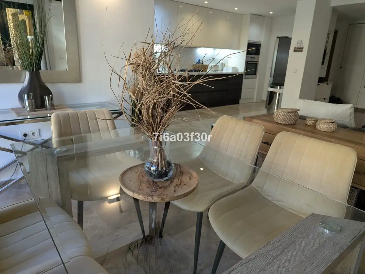 Esszimmer von Wohnungen zum Verkauf in Marbella mit Heizung, Privatgarten und Terrasse