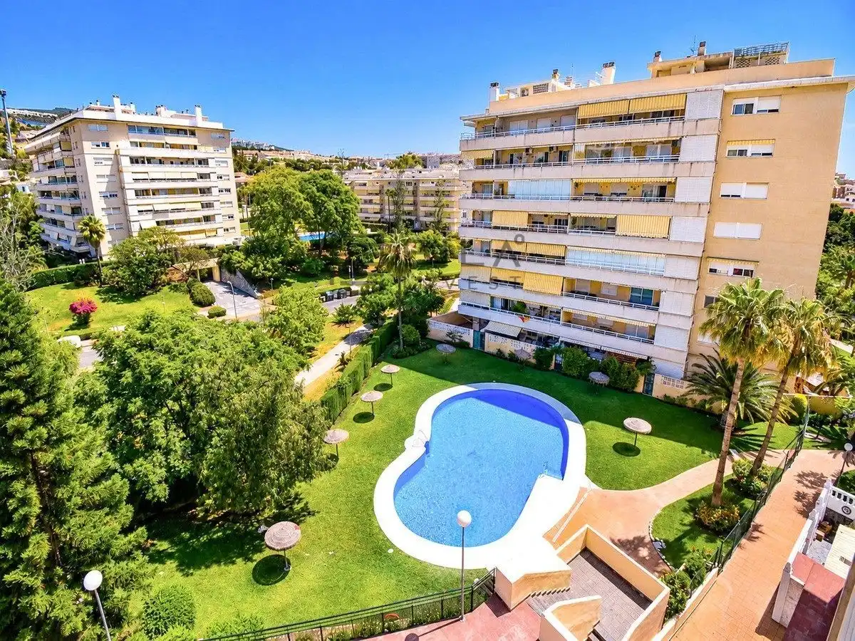Vista exterior de Ático en venta en Benalmádena con Aire acondicionado, Terraza y Trastero