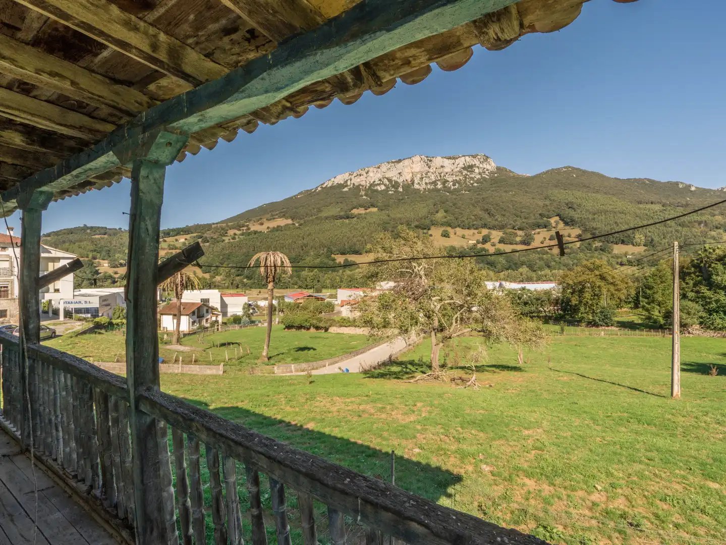 House for sale in Barrio Riancho 36
