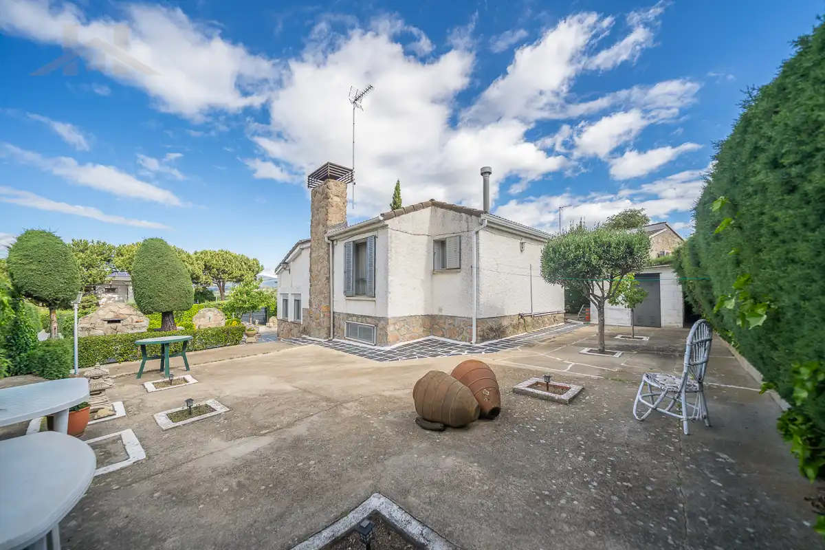 Exterior view of Houses for sale in Valdemorillo  with Heating, Private garden and Swimming Pool