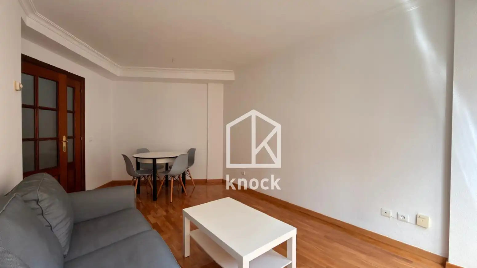 Vista exterior de Piso en venta en Oviedo  con Calefacción