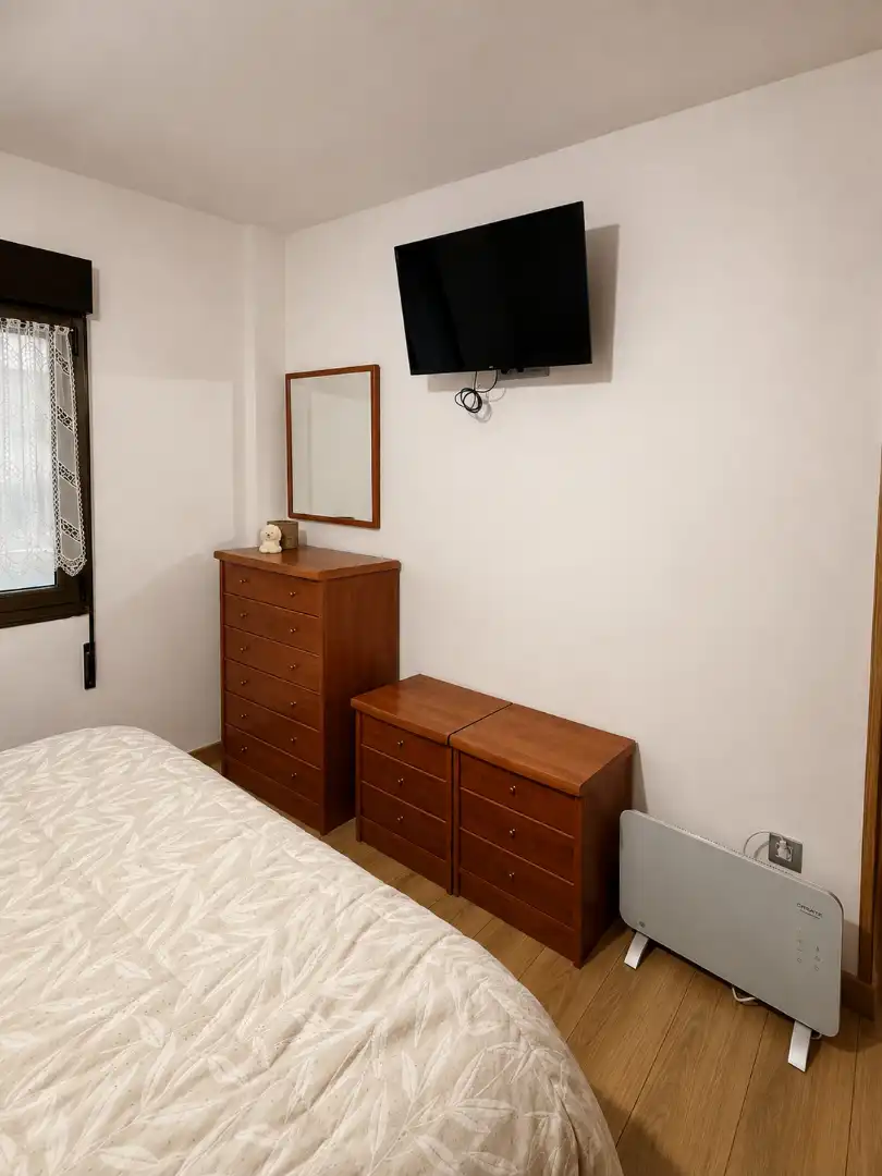 Bedroom of Flat for rent in Gijón   with Parquet flooring, Furnished and Microwave
