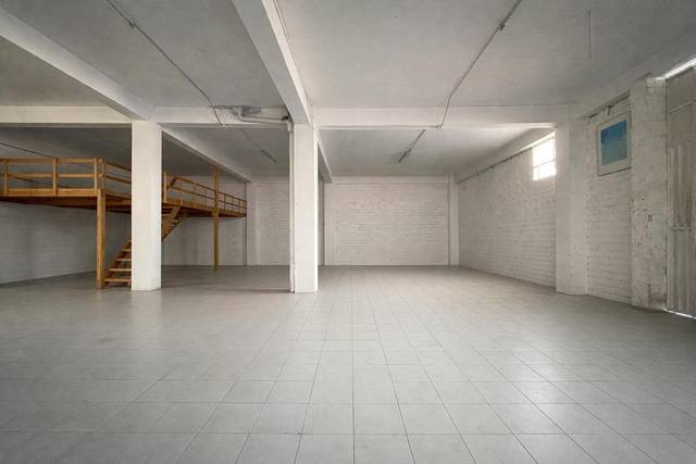 Local comercial en Alquiler en Travesía de Arteixo en Oseiro