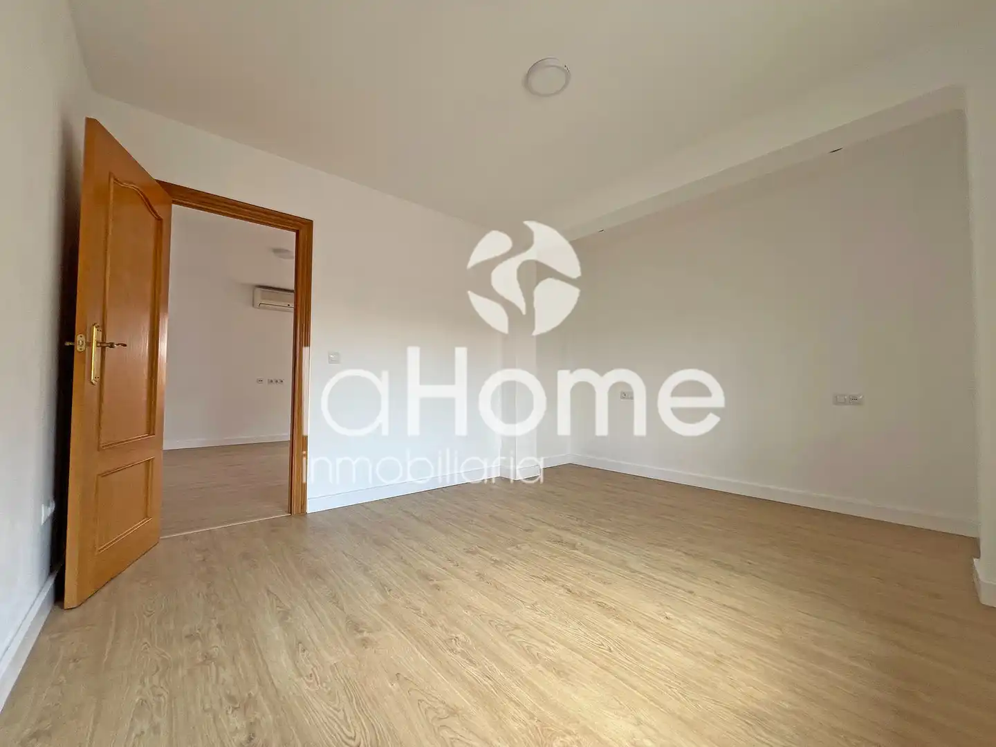 Flat for sale in Paterna  with Air Conditioner, Parquet flooring and Terrace