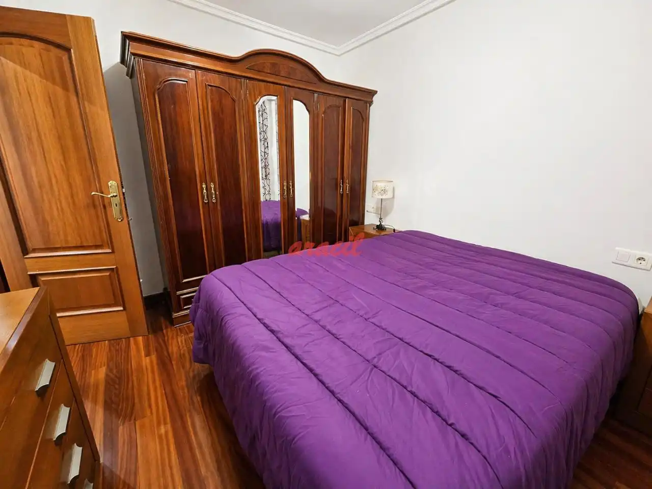 Dormitori de Apartament de lloguer en Ourense Capital  amb Calefacció, Traster i Moblat