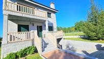 Vista exterior de Casa o xalet en venda en O Pereiro de Aguiar  amb Terrassa, Piscina i Balcó