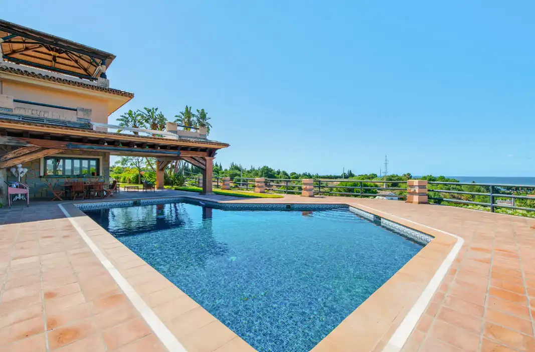 Casa con piscina en venta en Selwo, imagen 2