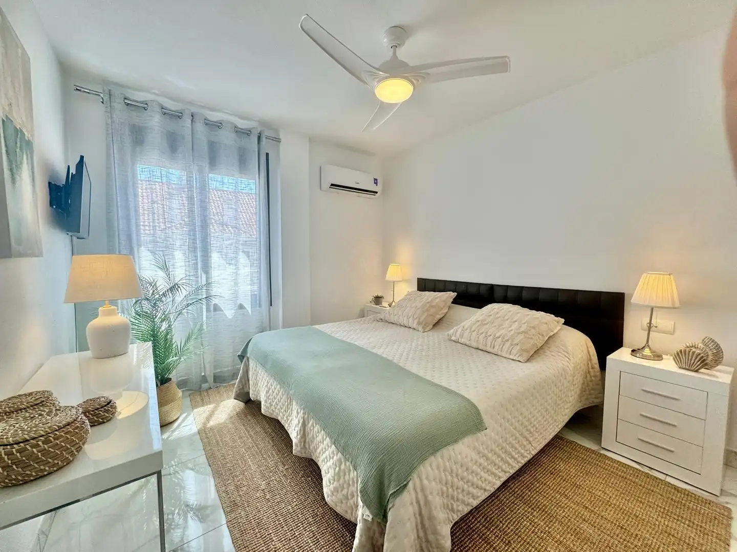 Habitación de Apartamento en venta en Marbella con Aire acondicionado, Terraza y Piscina