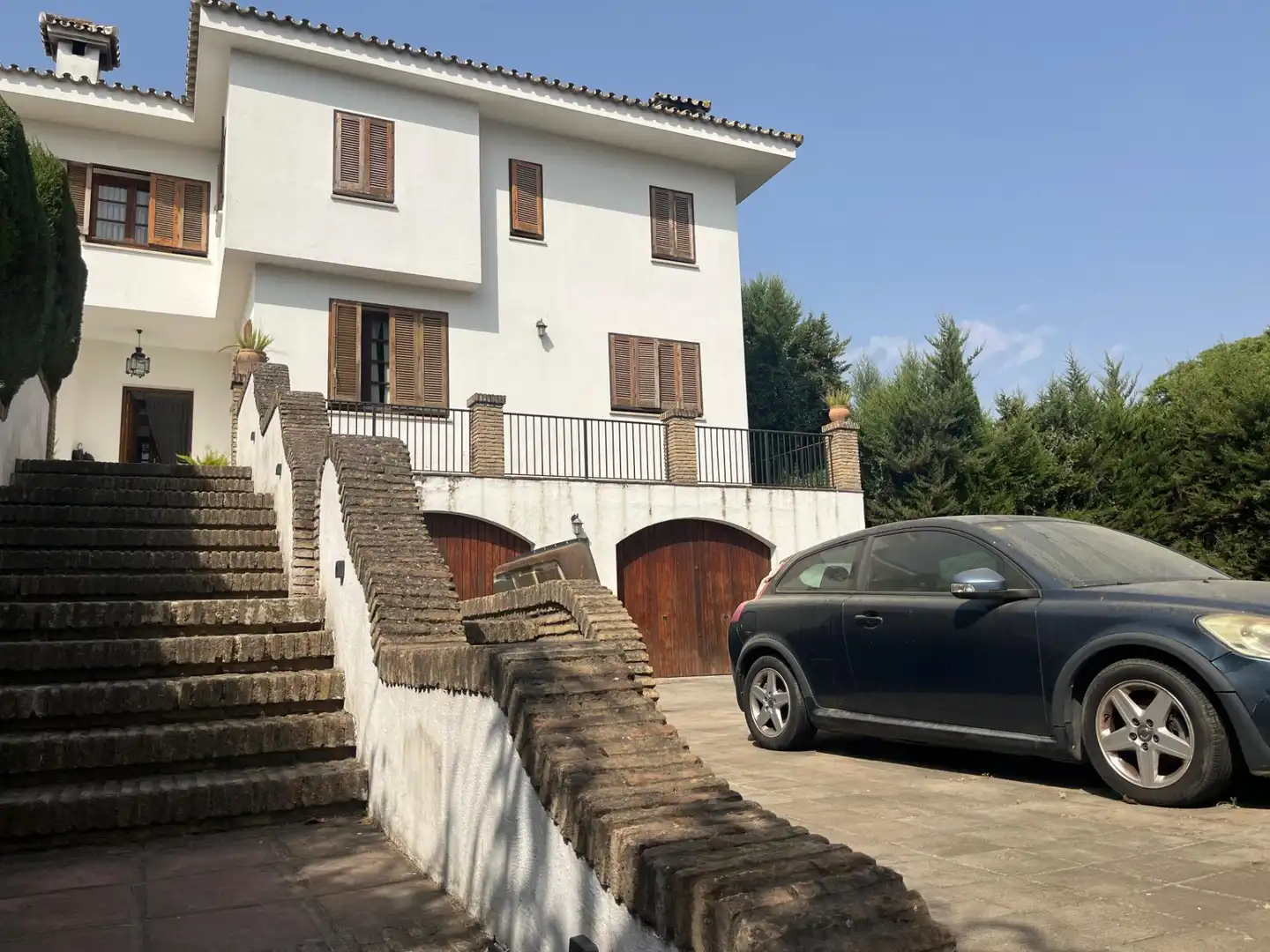 Vista exterior de Casa o xalet en venda en Mairena del Aljarafe amb Piscina comunitària