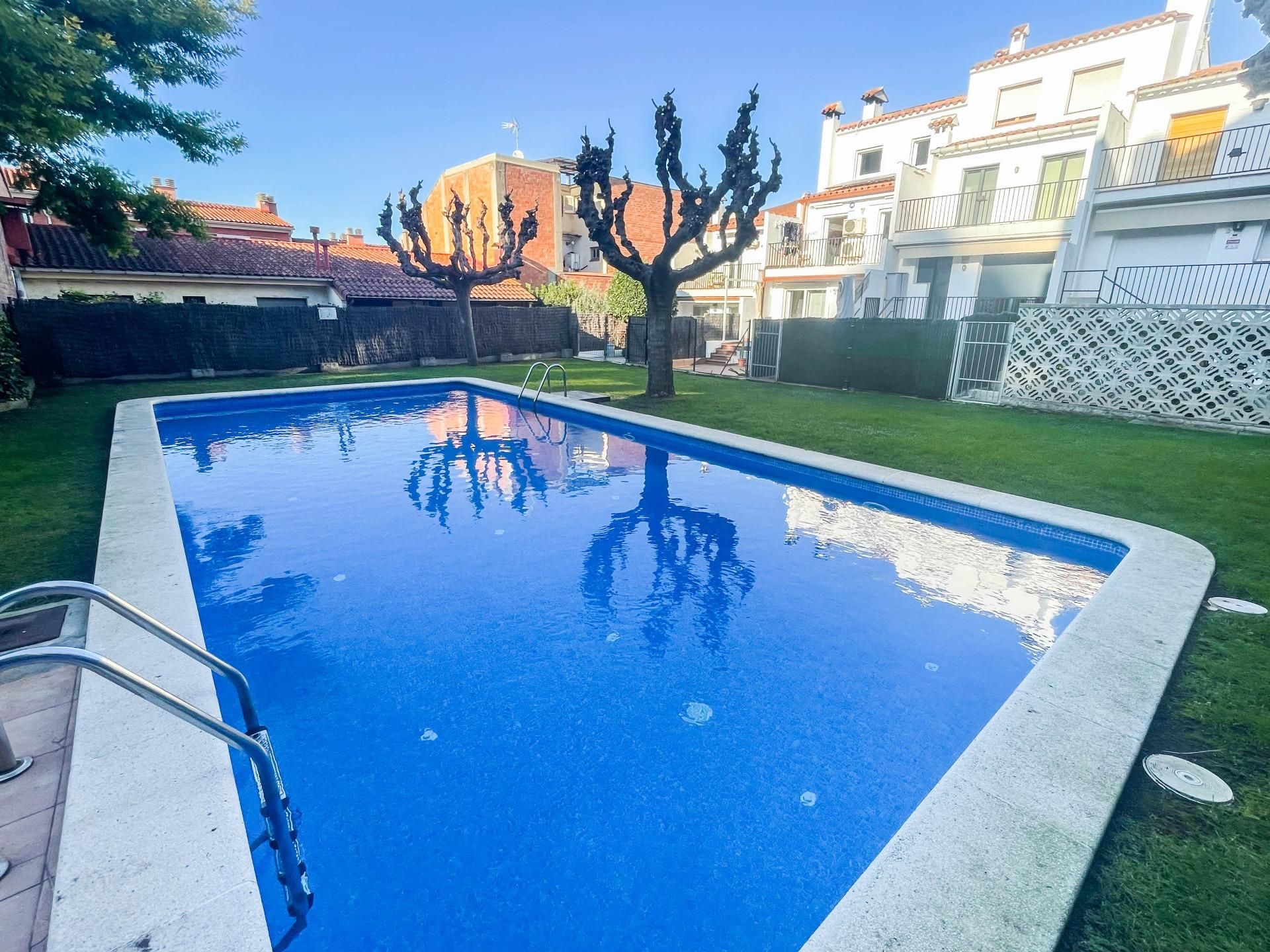 Piscina de Pis en venda en Castellví de Rosanes amb Calefacció, Jardí privat i Parquet