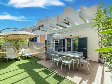Chalet con piscina en venta en Cala Vedella-Cala Tarida