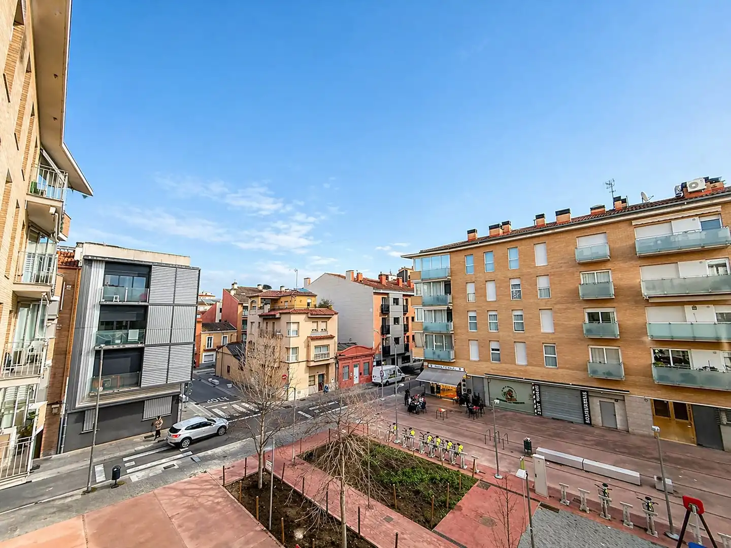 Vista exterior de Pis de lloguer en Girona amb Calefacció i Balcó