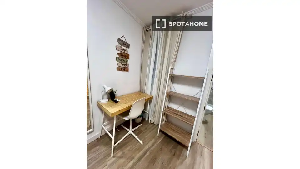Bedroom of Study for share in Bilbao   with Air Conditioner, Terrace and Furnished