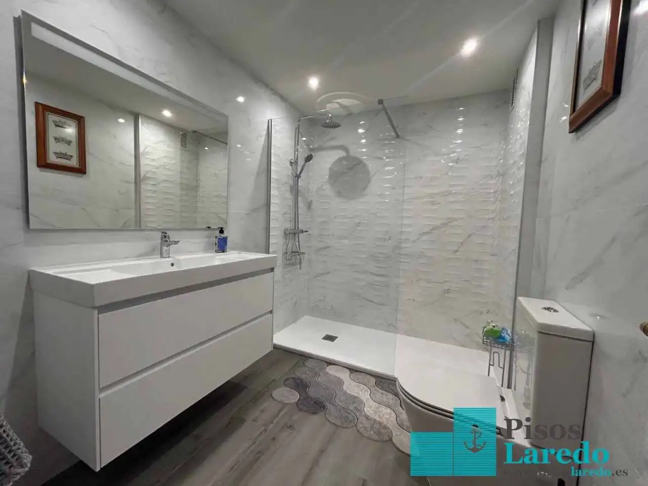 Bathroom of Flat for rent in Laredo  with Heating, Terrace and Furnished