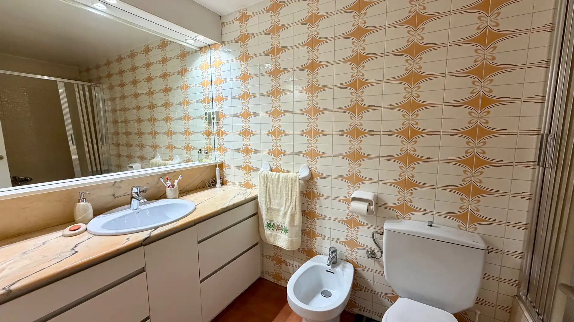 Bathroom of Flat for sale in Cornellà de Llobregat  with Balcony