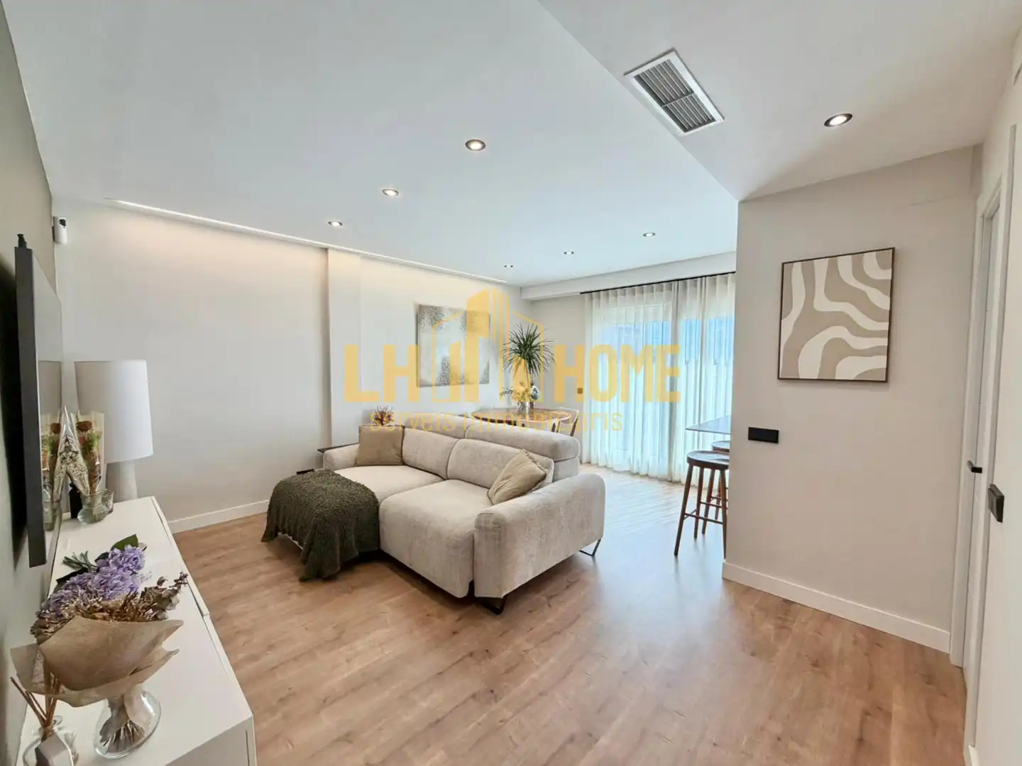 Sala d'estar de Àtic en venda en L'Hospitalet de Llobregat amb Aire condicionat, Calefacció i Parquet