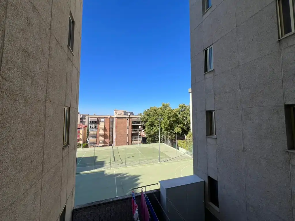 Dormitori de Pis en venda en Jaén amb Calefacció, Balcó i Piscina comunitària