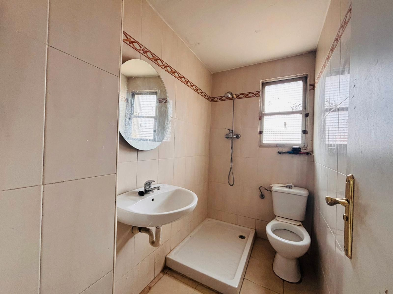 Bathroom of Flat for sale in  Zaragoza Capital  with Air Conditioner and Private garden