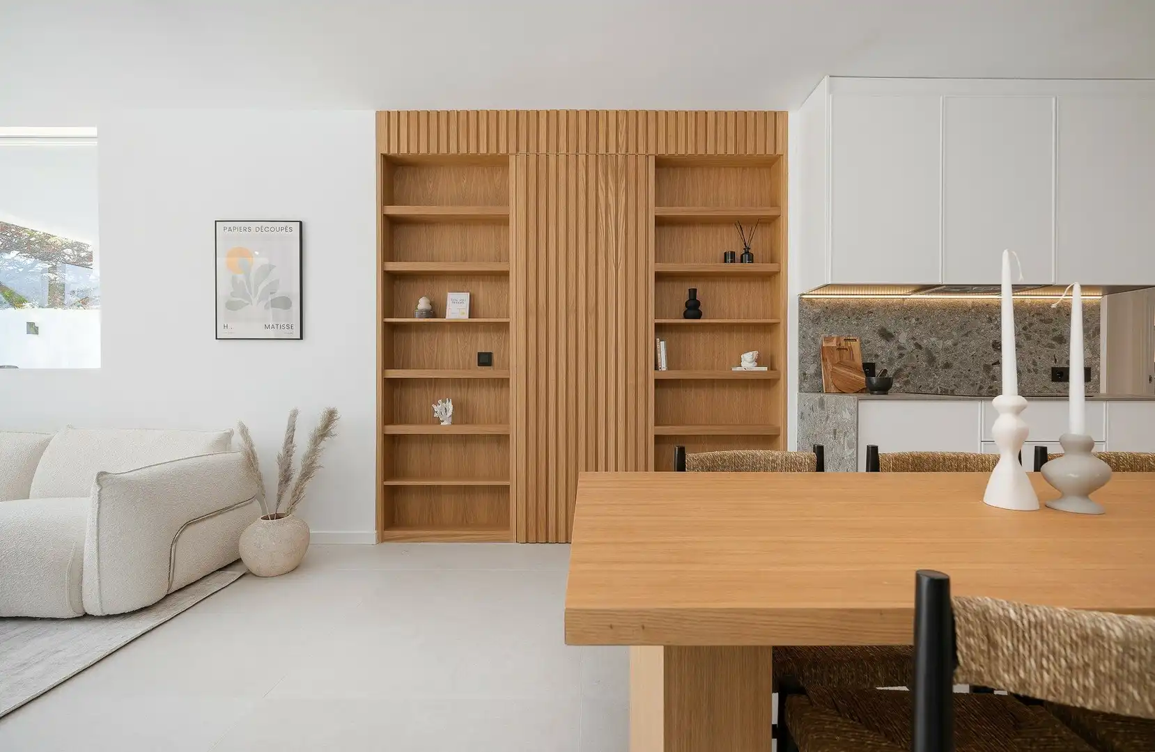 Sala de estar de Planta baja en venta en Benahavís con Aire acondicionado, Calefacción y Jardín privado
