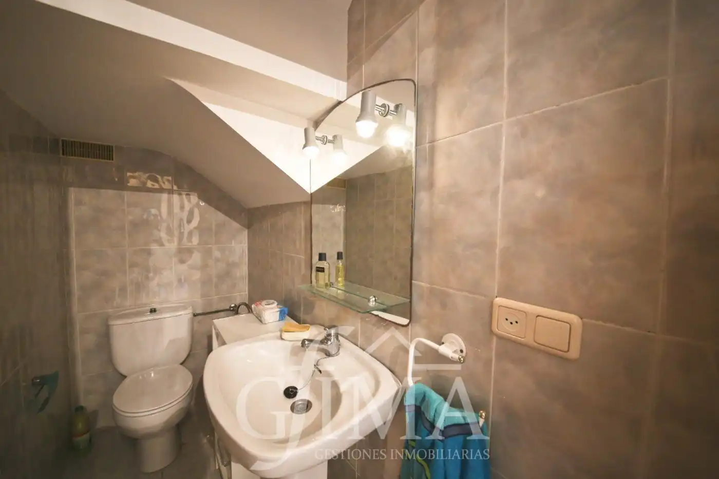 Casa adosada en venta en Tomelloso