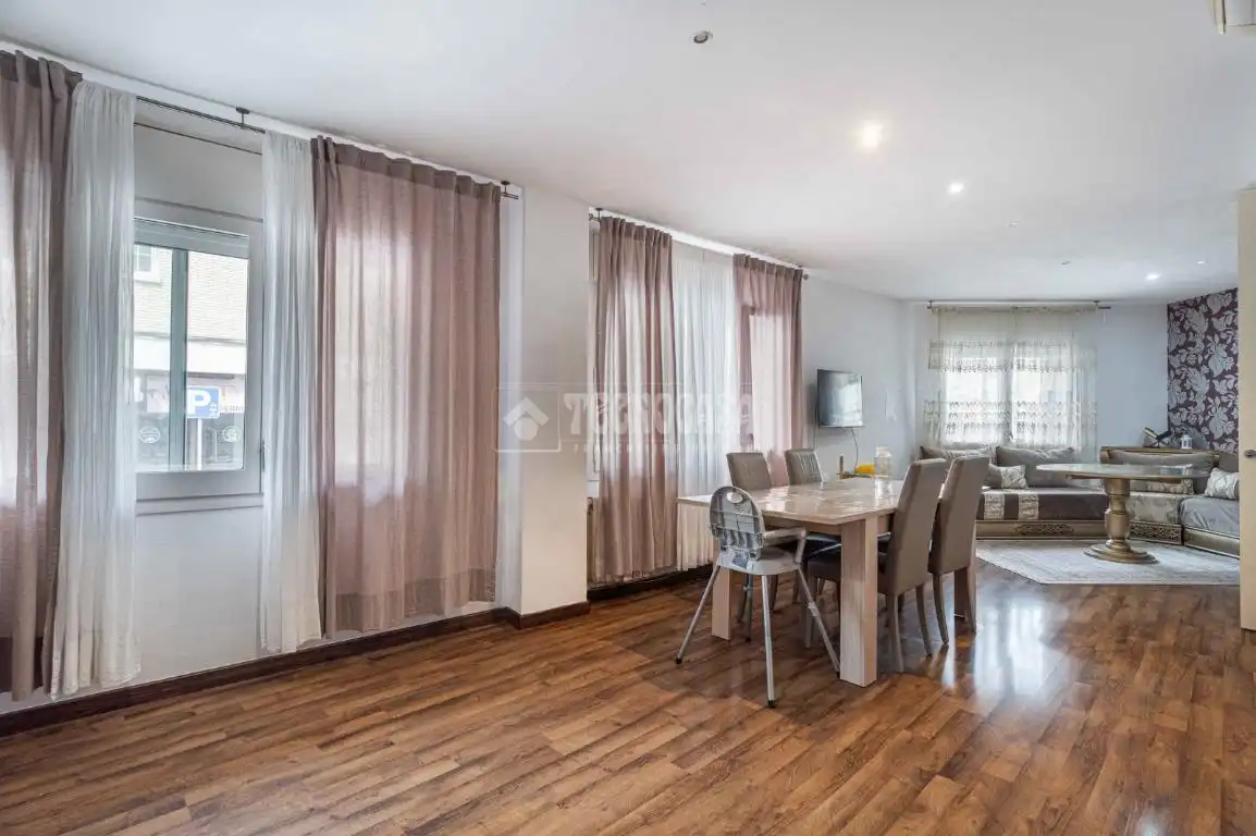 Comedor de Piso en venta en Sant Vicenç Dels Horts con Aire acondicionado, Calefacción y Terraza