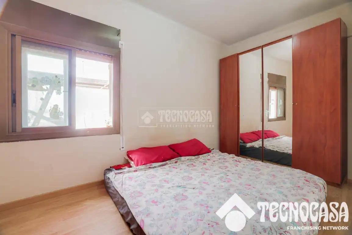 Schlafzimmer von Wohnung zum Verkauf in Barcelona mit Parkett