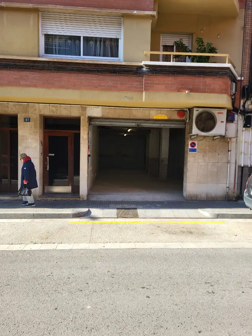 Local comercial en alquiler en Carrer de Montflorit 5