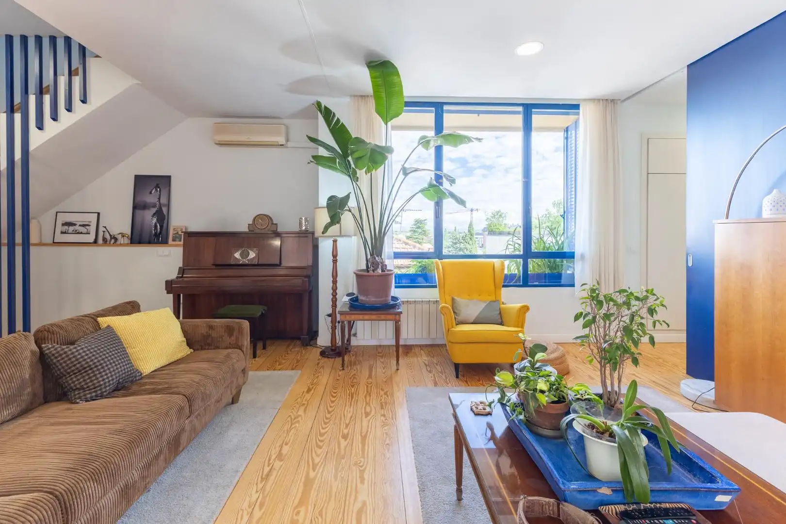 Sala d'estar de Casa o xalet en venda en Madrid amb Aire condicionat, Calefacció i Jardí privat
