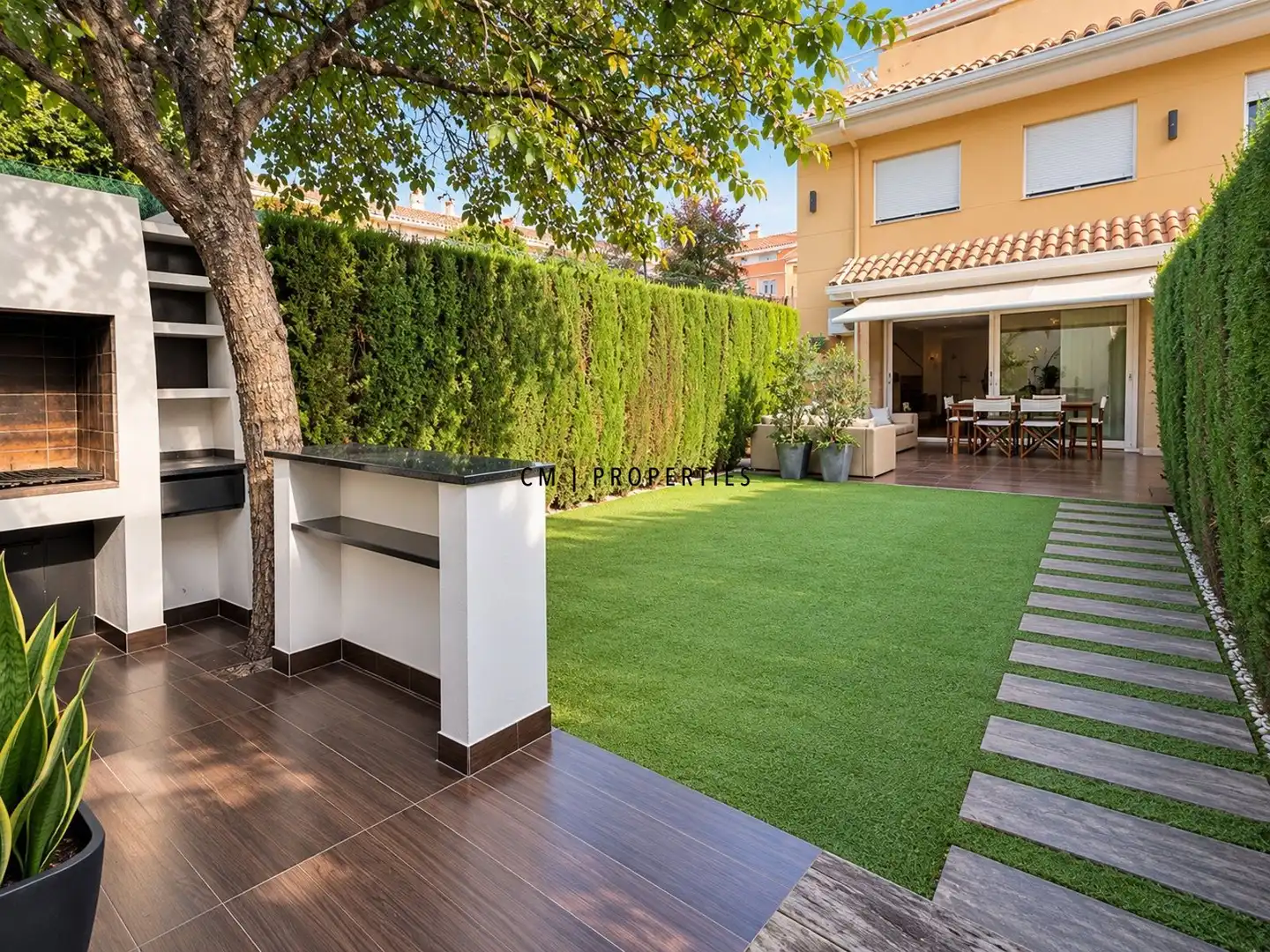 Terrace of Detached homes for rent in Campolivar