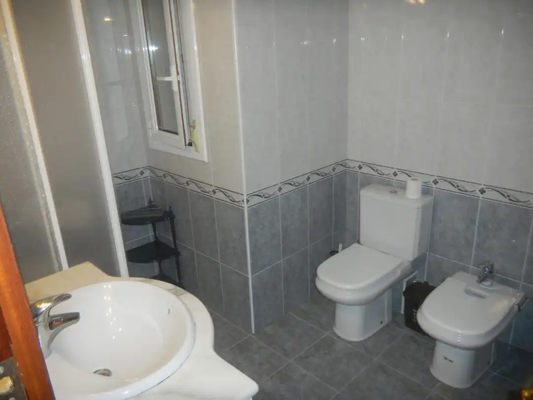 Badezimmer von Wohnung zur Miete in Tarragona mit Heizung, Möbliert und Ofen