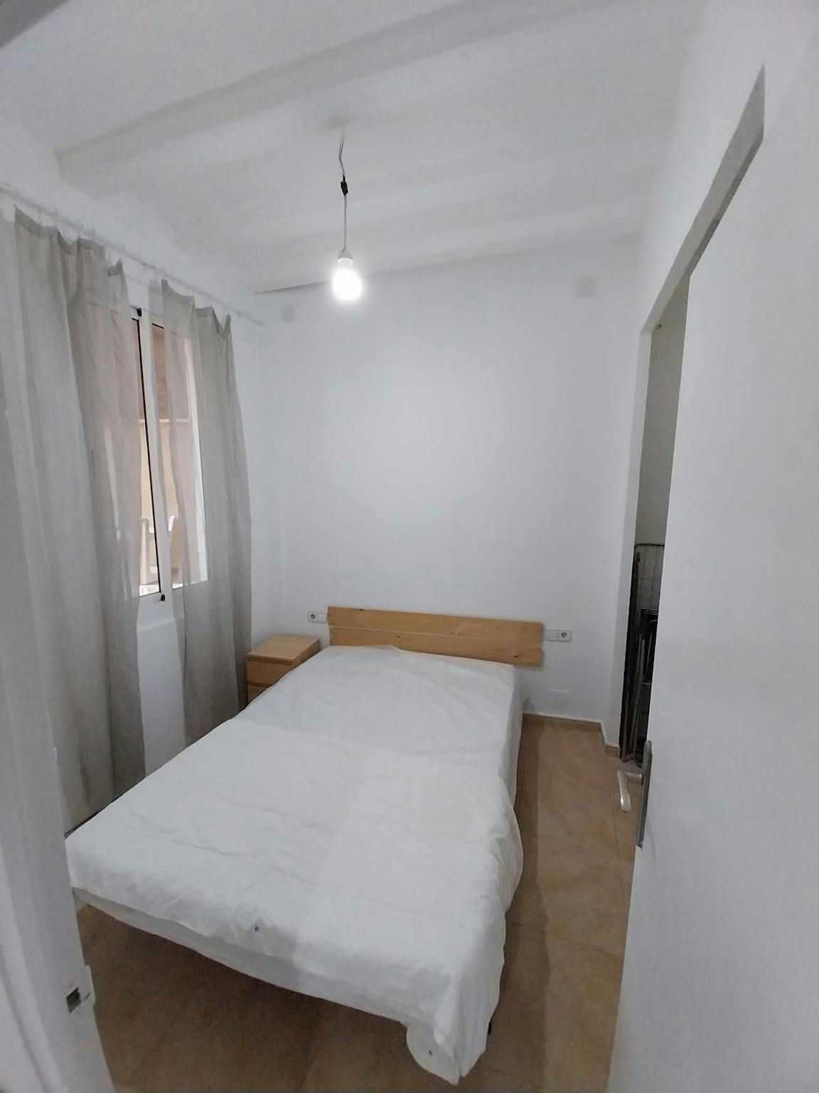 Habitación de Piso de alquiler en  Barcelona Capital con Calefacción, Amueblado y Lavadora