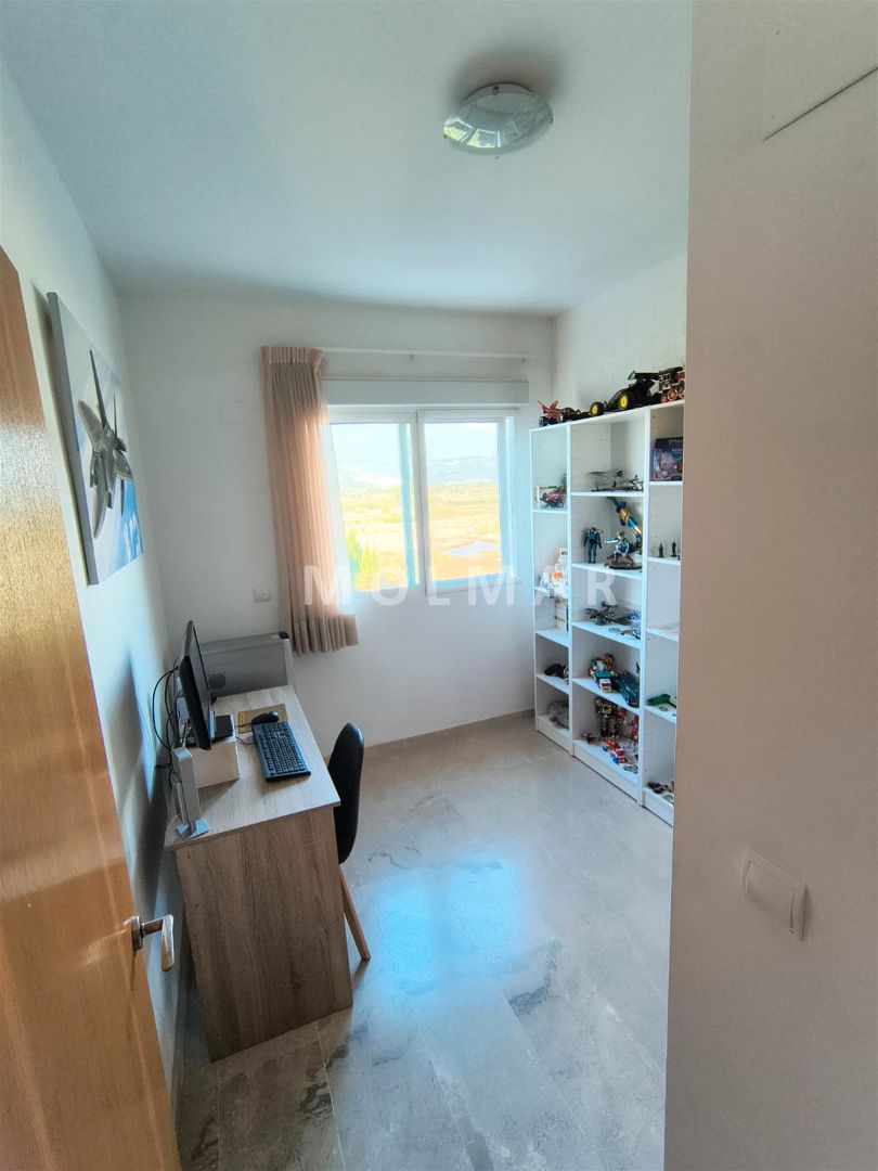 Dormitori de Pis en venda en Gandia amb Aire condicionat, Terrassa i Moblat