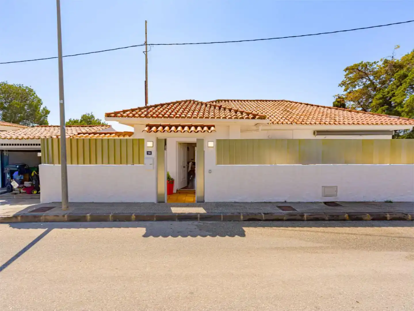 Vista exterior de Pis en venda en La Nucia amb Aire condicionat, Jardí privat i Piscina