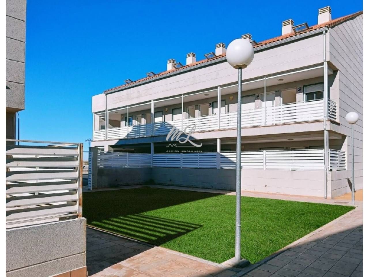 Vista exterior de Piso en venta en Almonacid de Toledo con Calefacción, Piscina y Amueblado