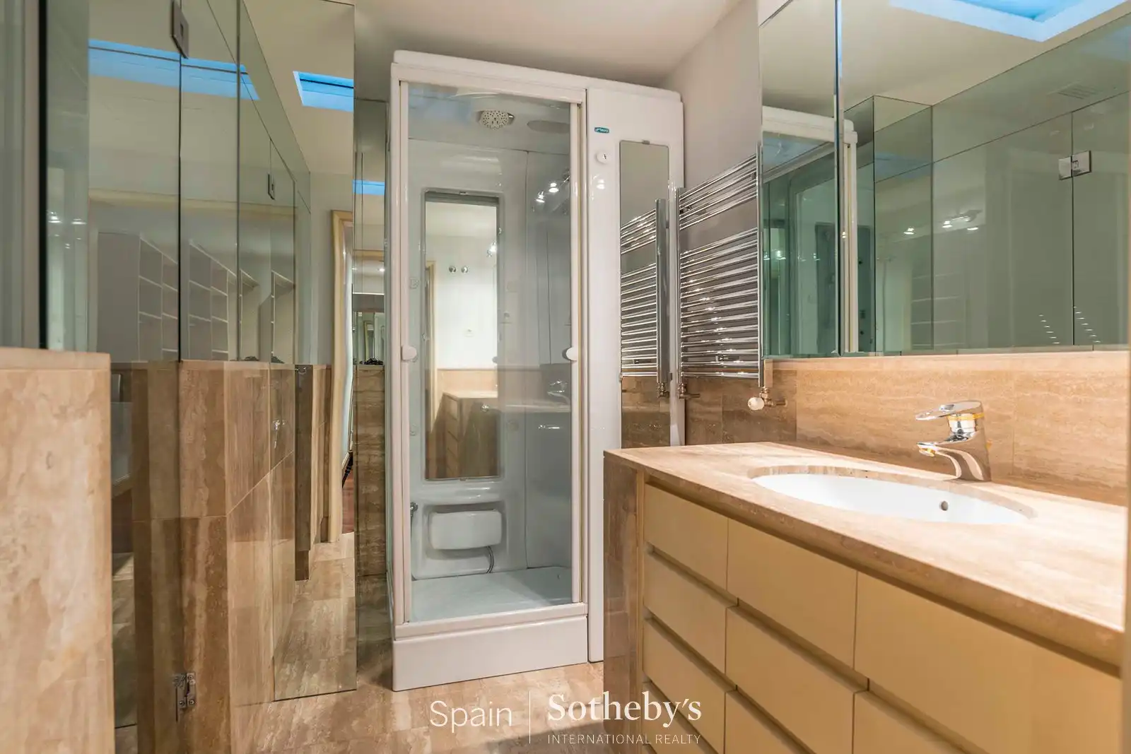 Baño de Dúplex de alquiler en Madrid con Aire acondicionado, Calefacción y Trastero