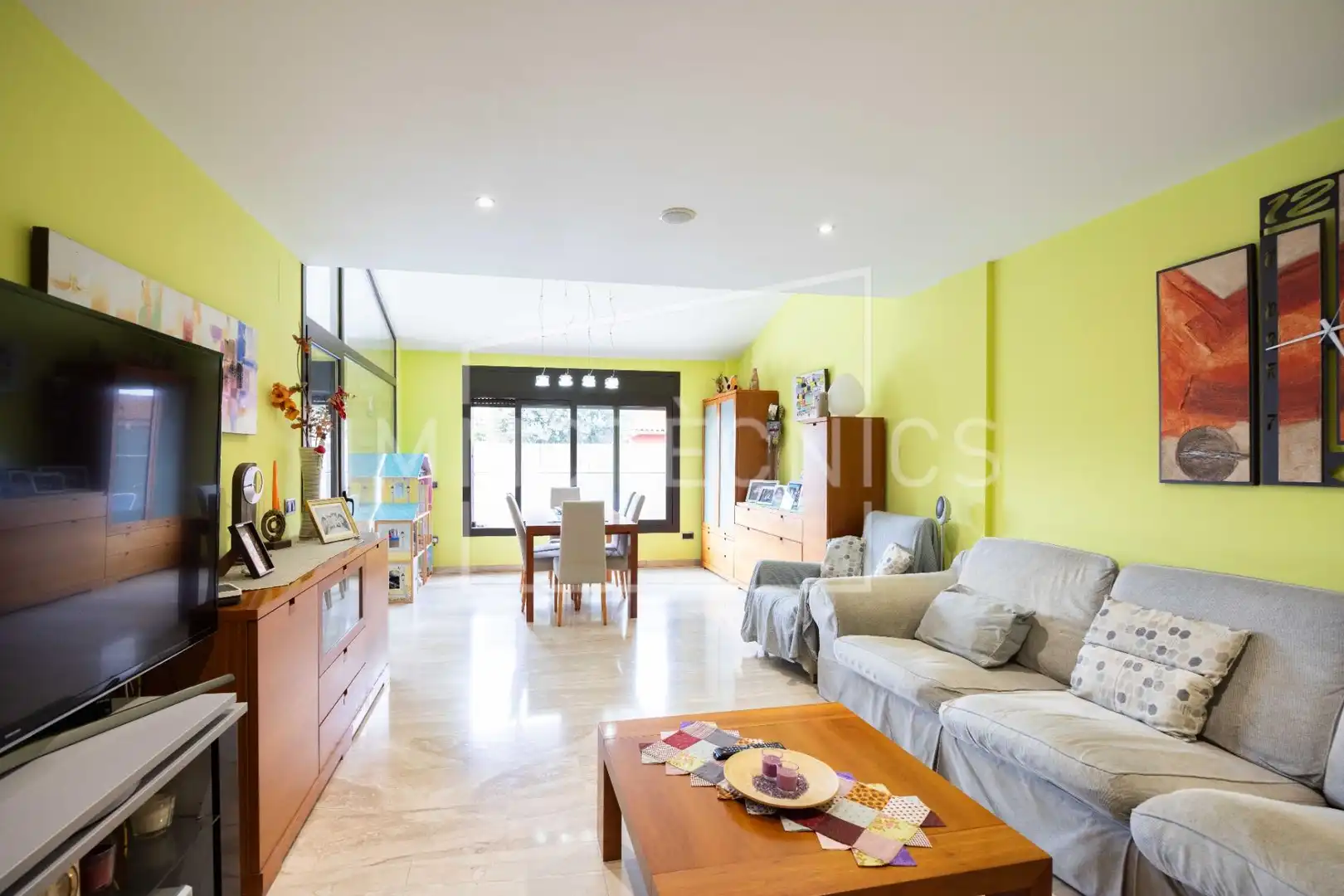 Sala d'estar de Casa o xalet en venda en Pineda de Mar amb Aire condicionat, Calefacció i Jardí privat