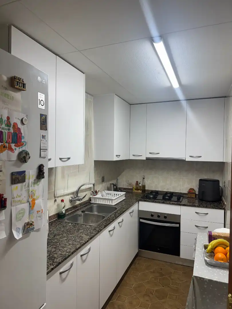 Cuina de Àtic en venda en L'Hospitalet de Llobregat amb Aire condicionat, Terrassa i Traster