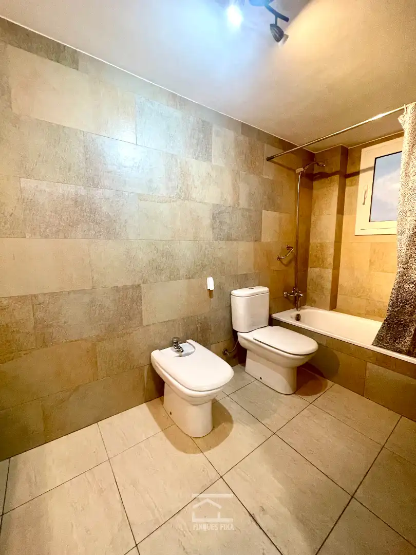 Baño de Piso en venta en Mataró con Trastero, Horno y Alarma