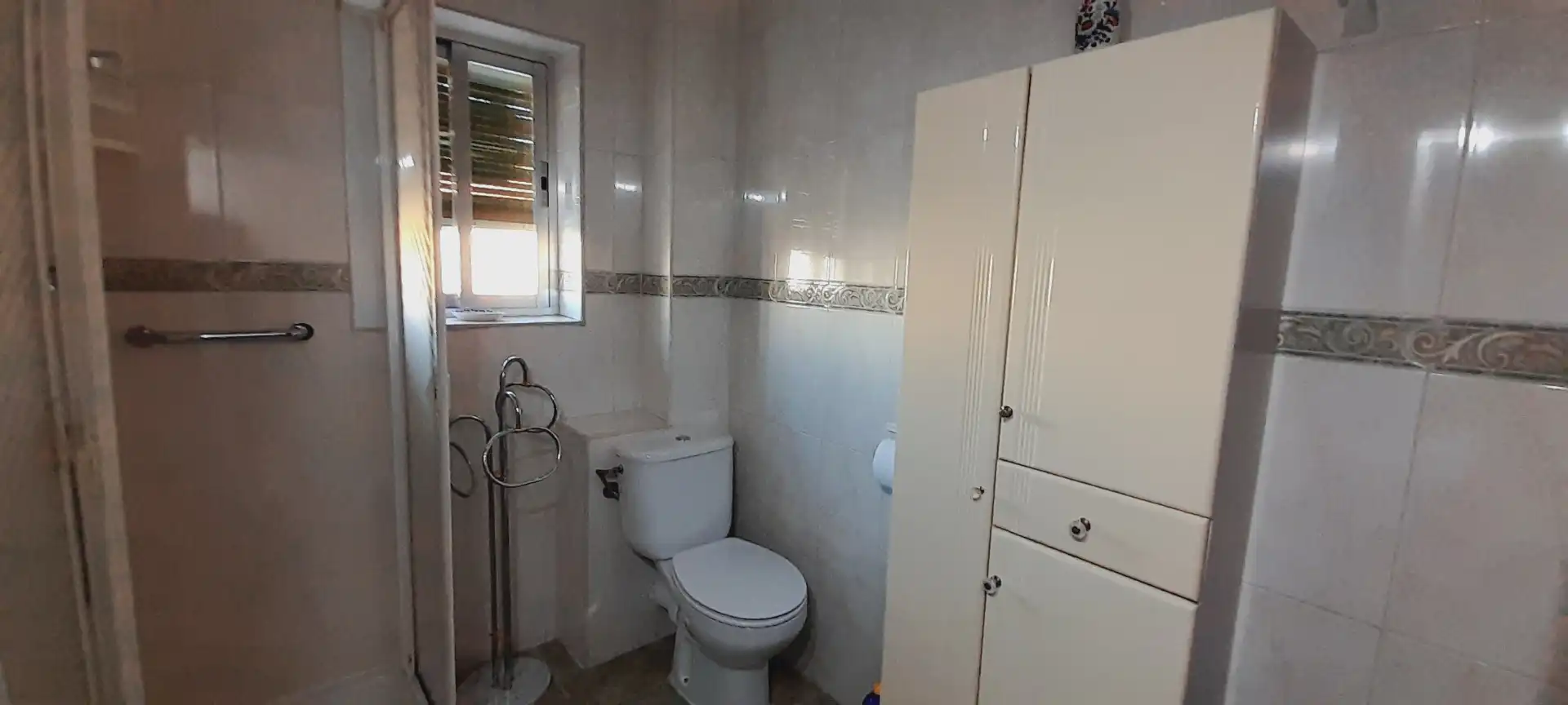 Bathroom of Flat for sale in Madrid  with Air Conditioner, Heating and Terrace