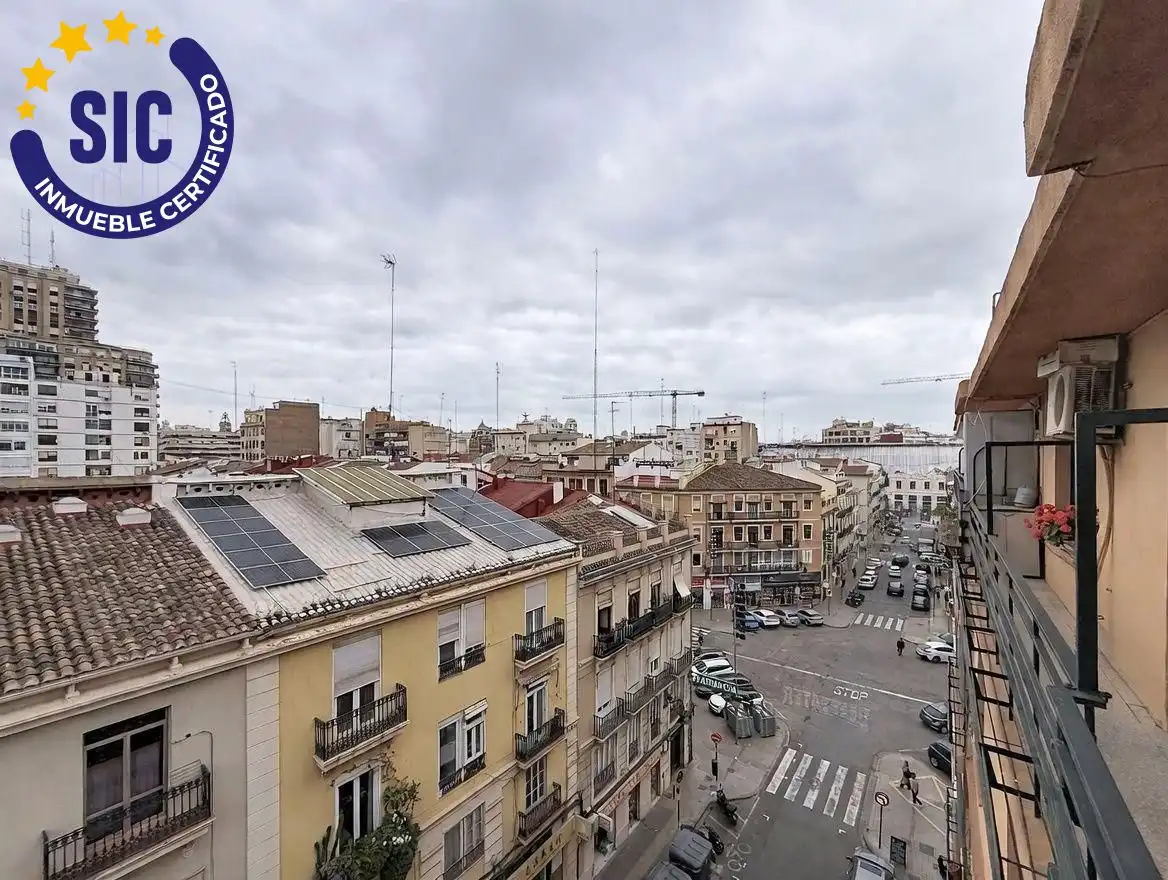 Vista exterior de Piso en venta en Valencia con Calefacción y Terraza