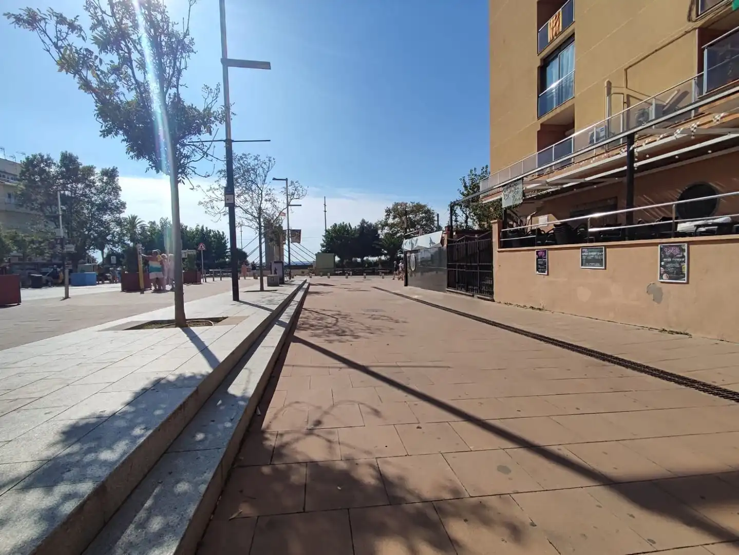 Local comercial de lloguer a Calella, imagen 2