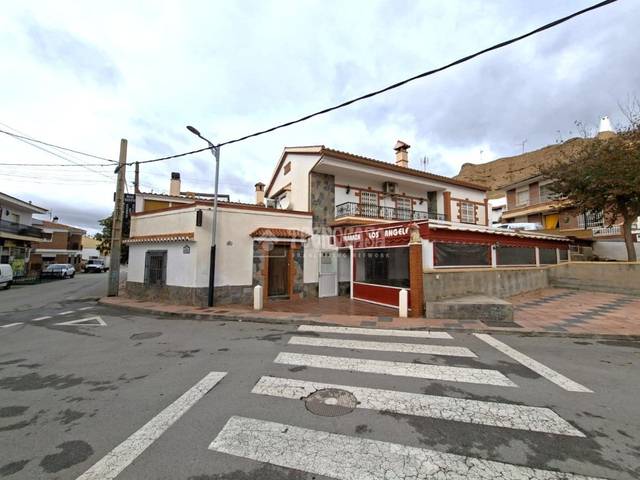 Casa adosada en Venta en Benalúa
