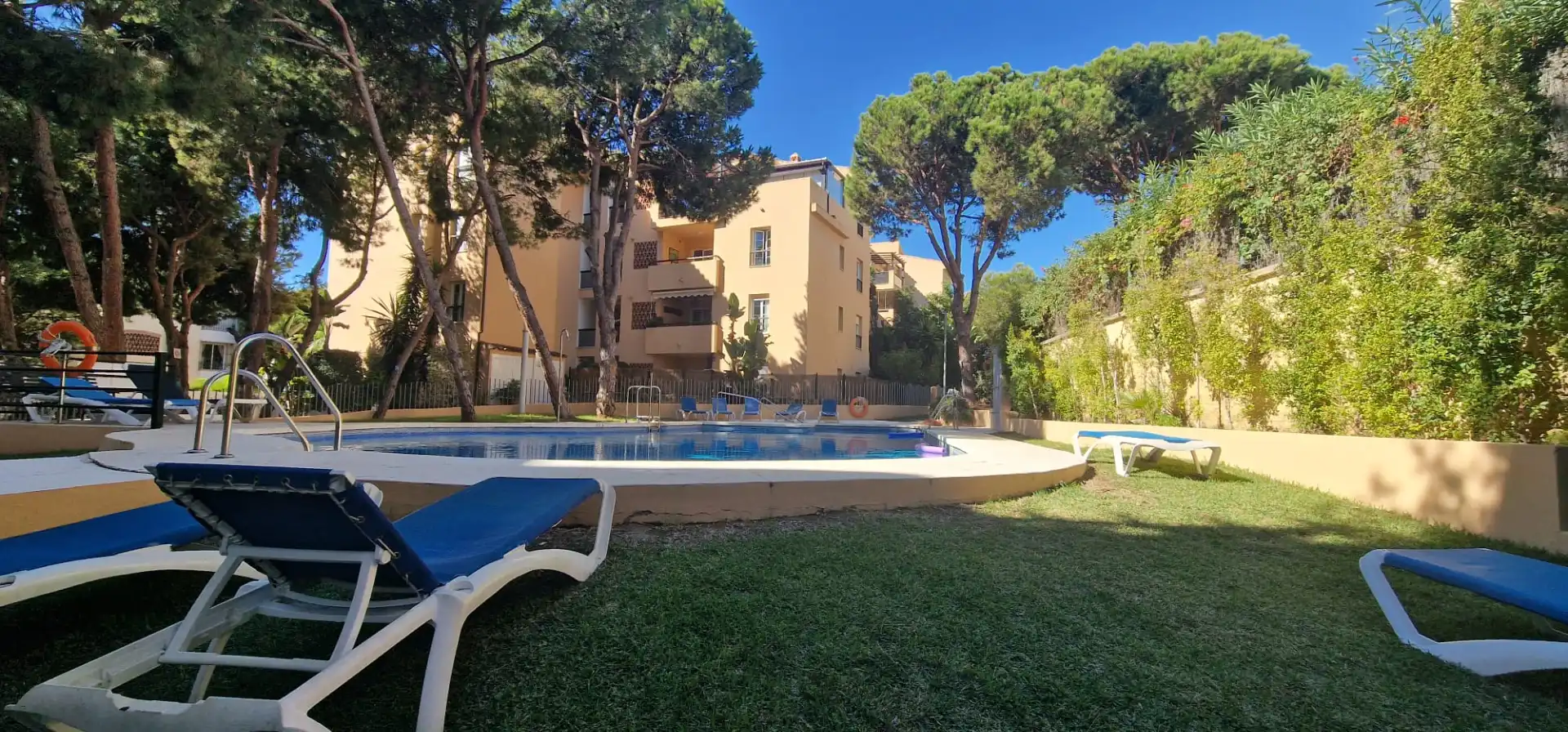 Jardí de Pis en venda en Marbella amb Terrassa i Piscina comunitària