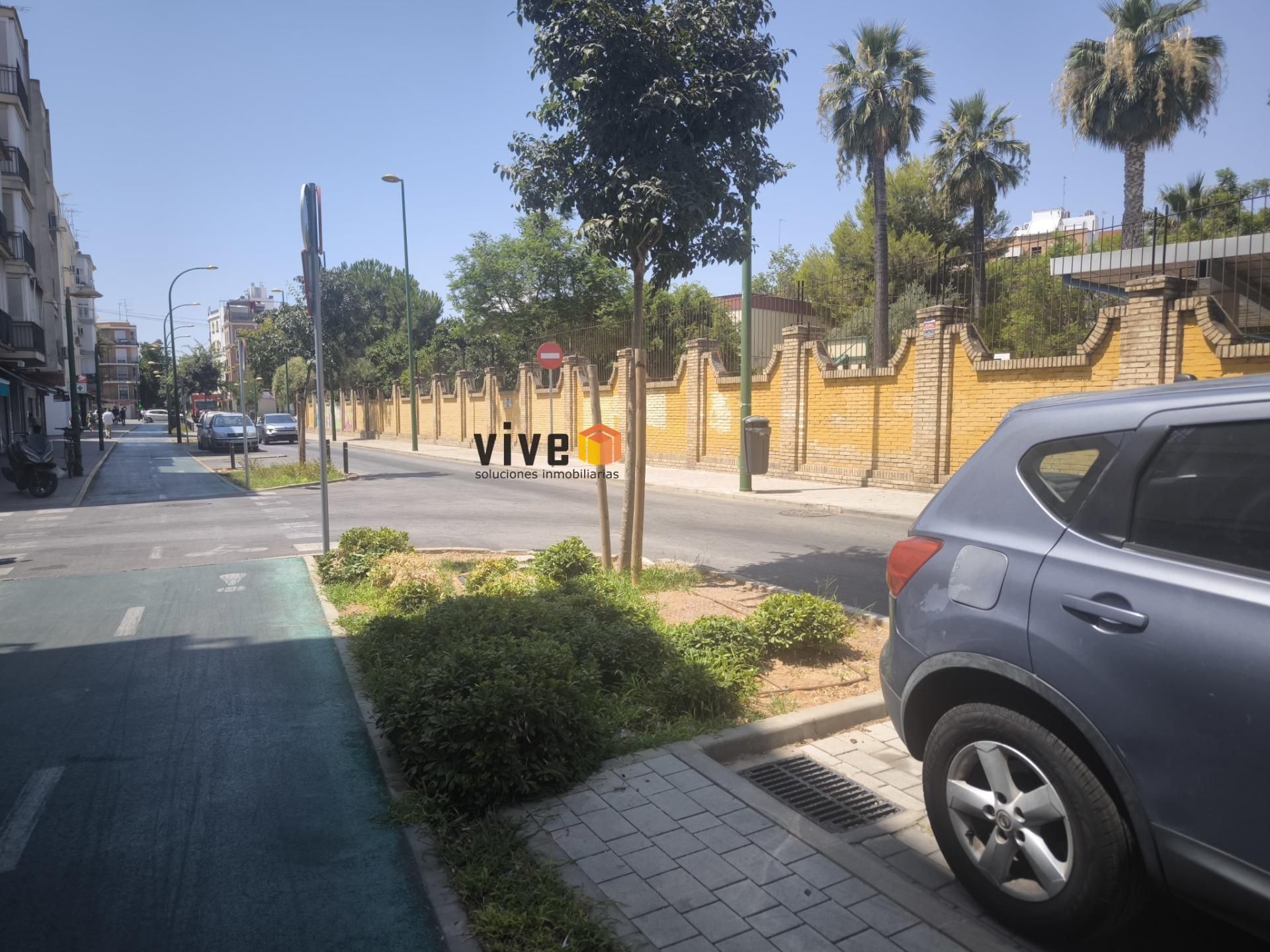 Exterior view of Single-family semi-detached for sale in  Sevilla Capital  with Air Conditioner, Terrace and Storage room