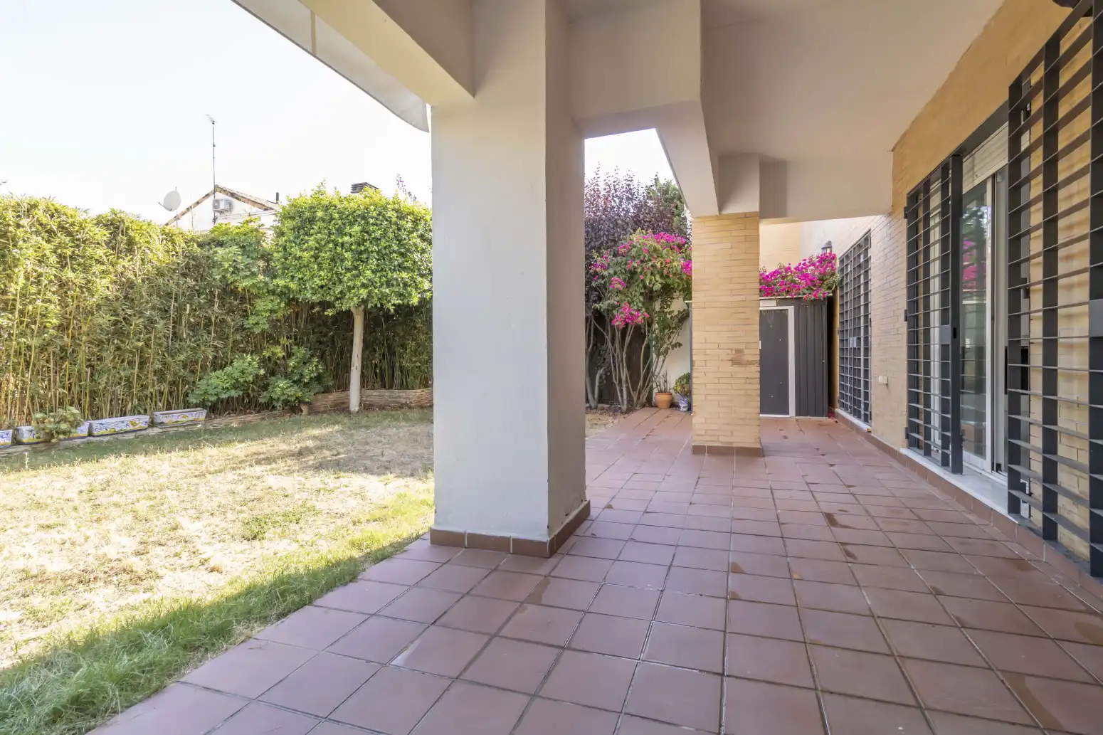 Jardín de Casa adosada en venta en Espartinas con Aire acondicionado, Terraza y Piscina