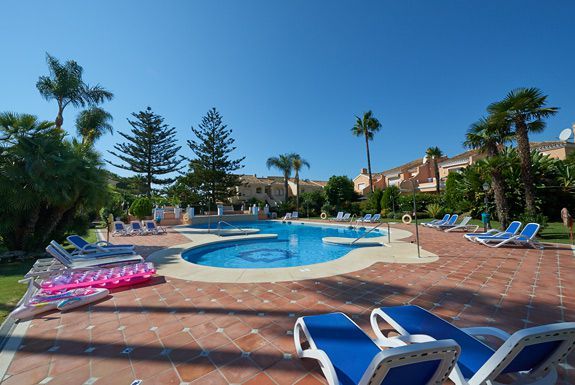 Swimming pool of House or chalet to rent in Estepona  with Air Conditioner, Private garden and Terrace