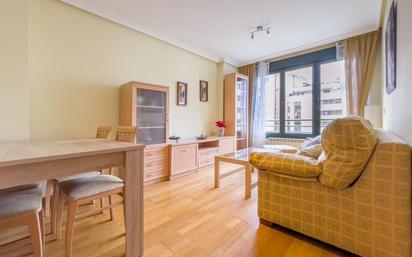 Sala d'estar de Apartament en venda en Oviedo 