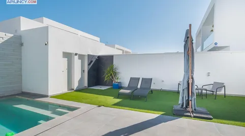 Foto 5 de Casa adosada en venta en Entrenúcleos, Dos Hermanas