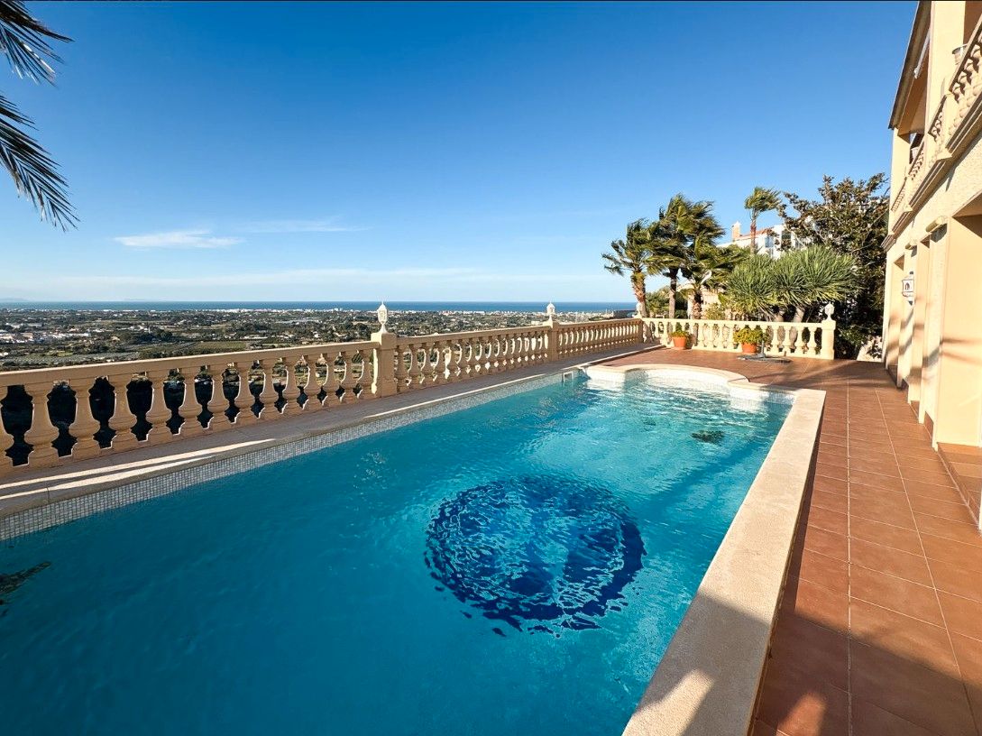 Swimming pool of House or chalet for sale in Dénia  with Air Conditioner, Heating and Private garden